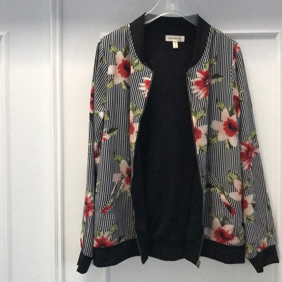 Faith and Joy floral summer jacket - Picture 1 of 9